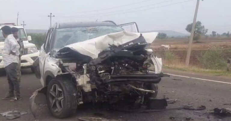 three members of a family die in car accident in hungund taluka