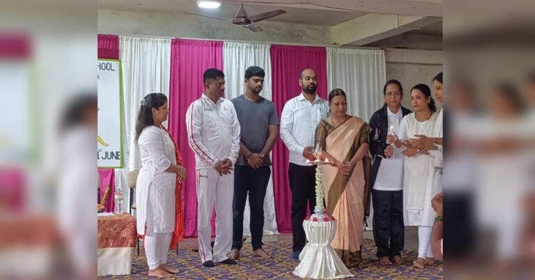 joshi's public schoolmadhye yog divas sajara