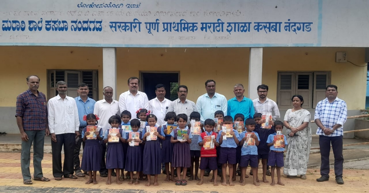 khanapur talukyatil vividha gavanmadhye yuva samitichyavatine shaikshanik sahitya vatap