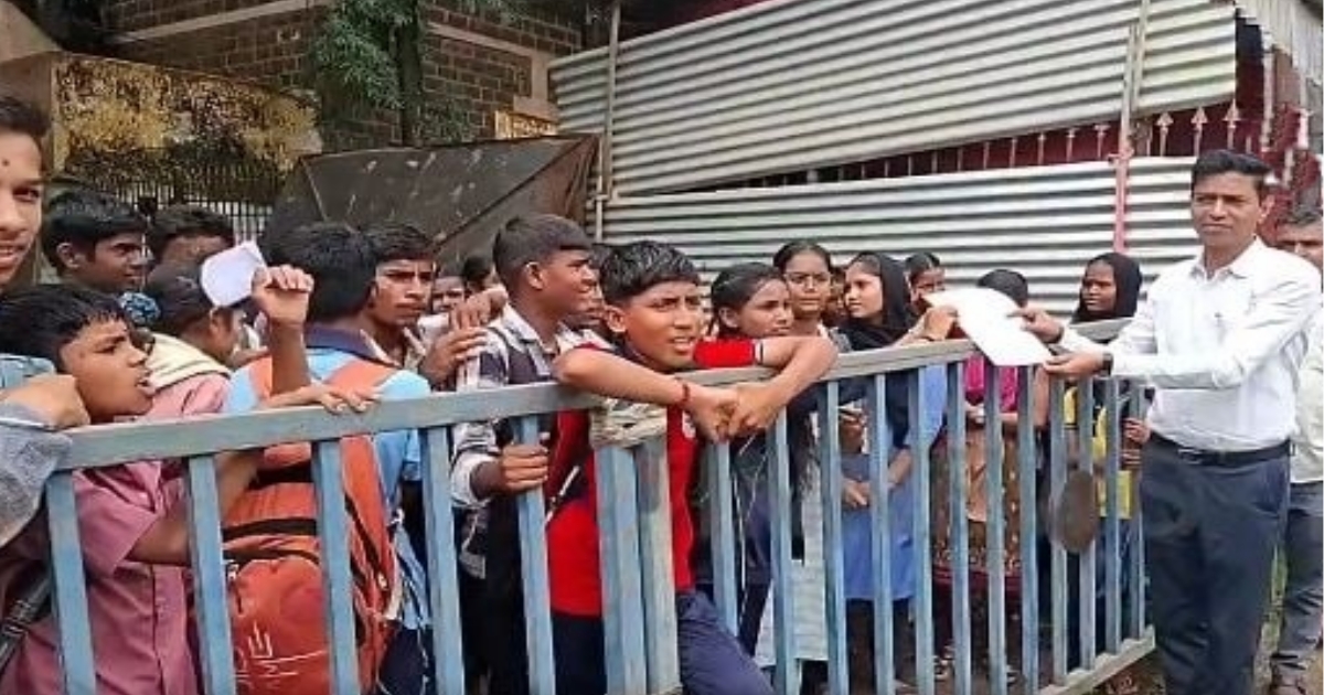 niyamit bussevesathi konduskoppa yethil vidhyarthyanche jilhadhikaryana nivedan