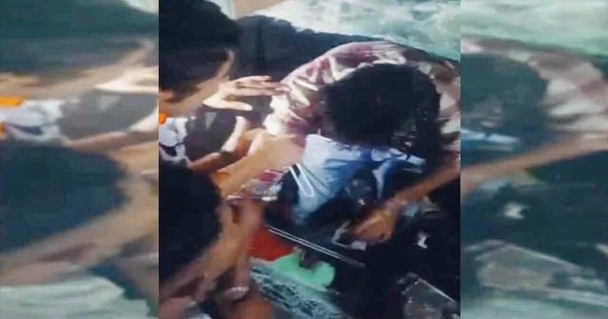 badekolamathjaval bus apghatat doghancha mrutyu