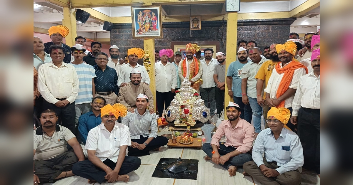 belgaumchya rajala chandicha mukut arpan