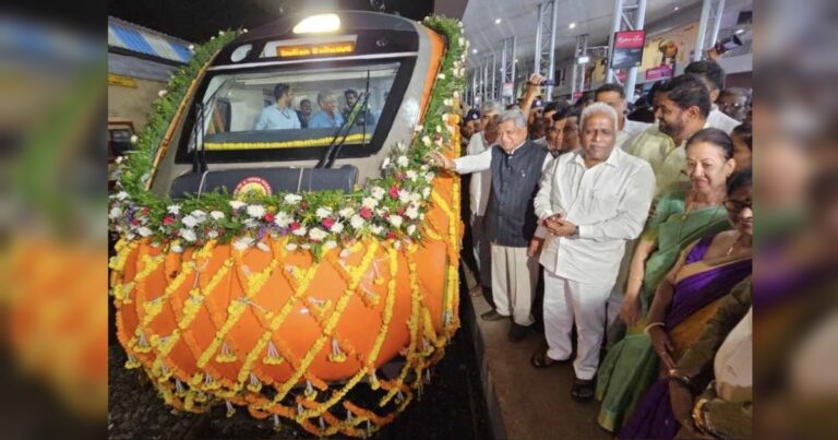 belgavat bengaluru - belgav vande bharatche jalloshi swagat