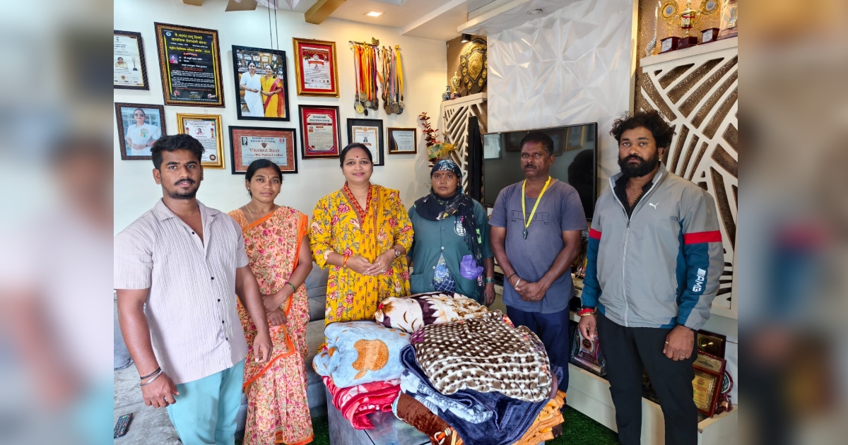 distribution of blankets to municipal sanitation workers