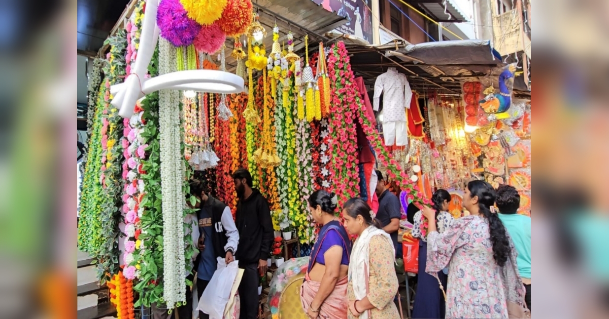 ganesh chaturthi sanachya kharedisathi bajarpethet gardi