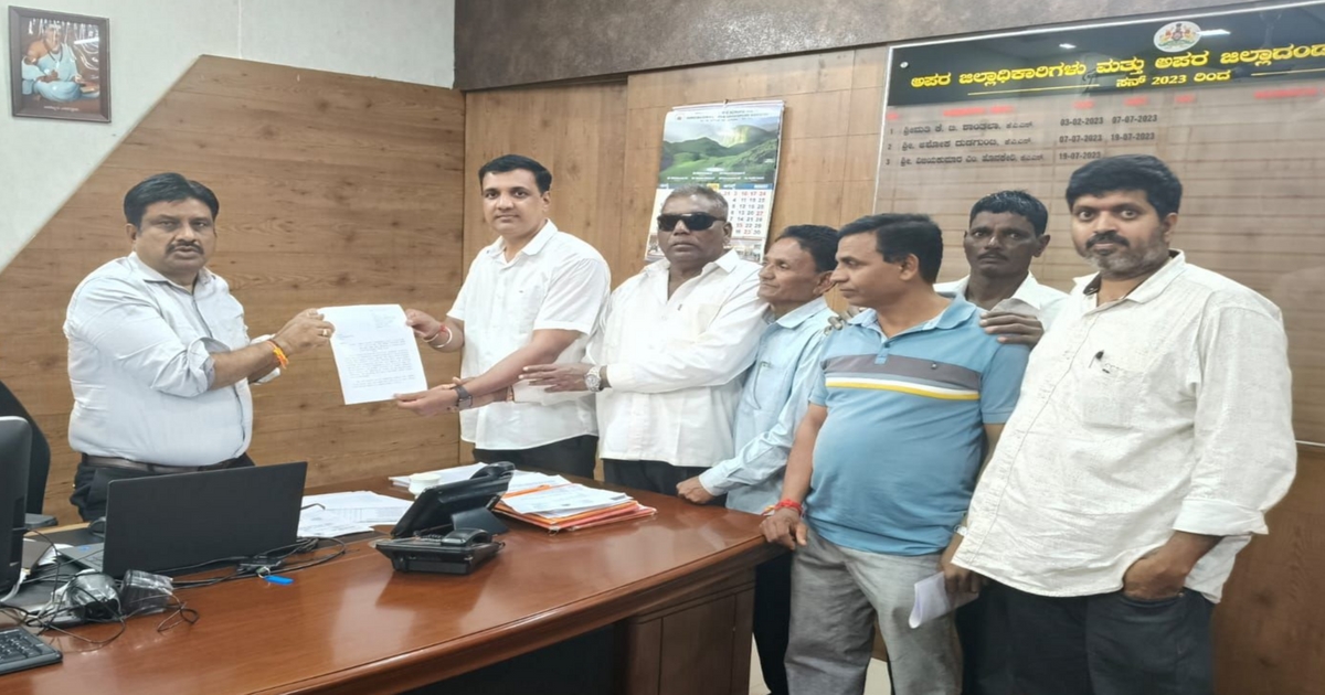 hanuman mandirchi jaga trustchya naave kara