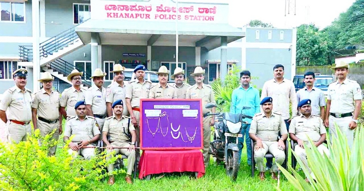 khanapuratil gharfodi prakarani doghe ataket