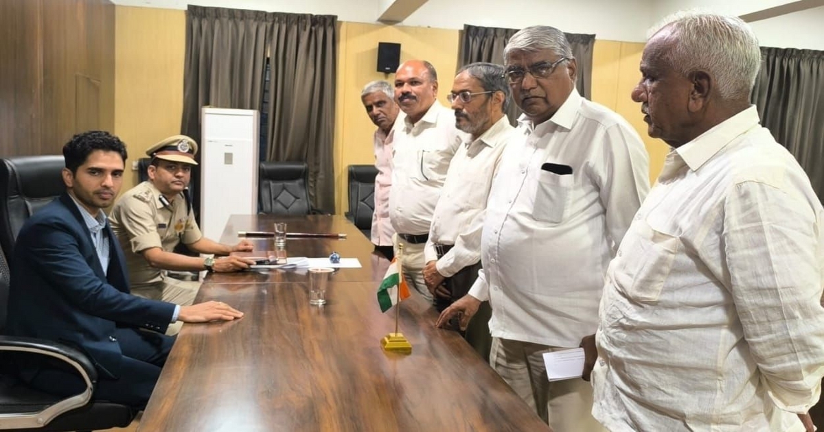 marathi bhashikanchya morchawar prashasanakdun dadapshahi suru