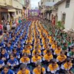 pandharashe vidhyarthyani keli belgaumchya rajachi mahaaarati