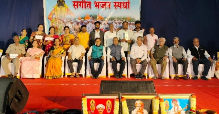 sarvajanik vachanalyachya bhajan spardha sampanna
