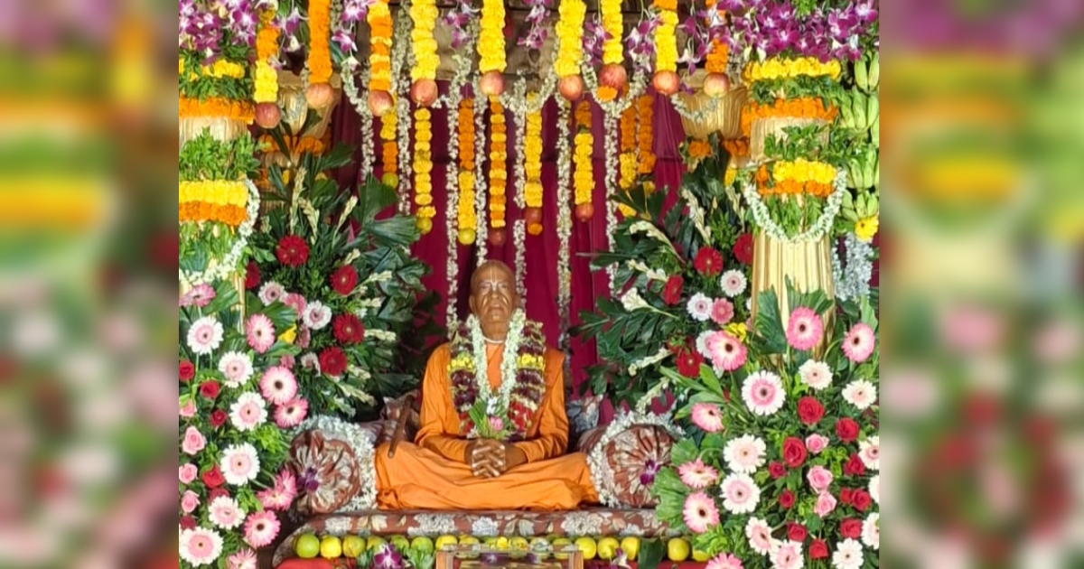 shril prabhupaad yancha janmadivas ha vyaspooja mhanun sajara