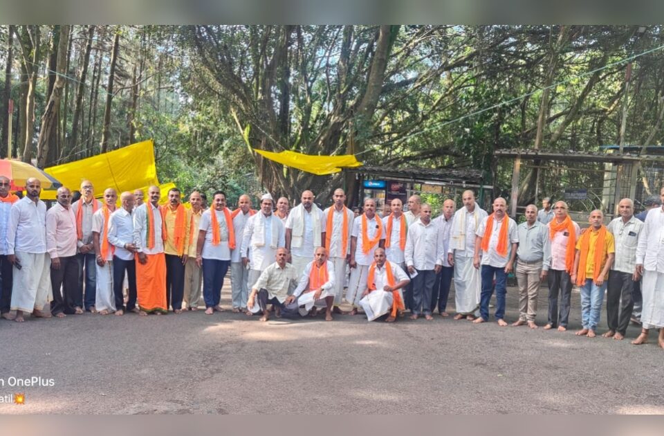 karnatakatil maratha samajachya 2A aarakshanasathi tirupatila sakade !