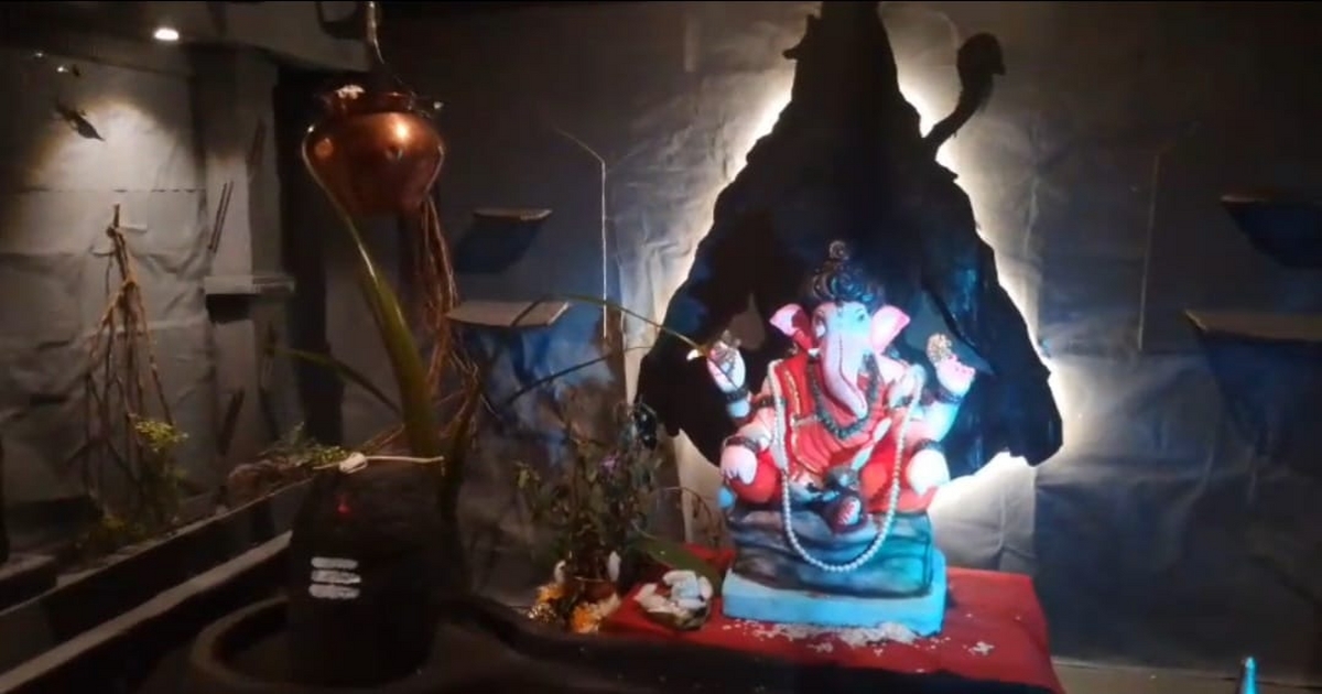 patrakar shrikant kakatikar aani pariwarane japali eco friendly ganeshotsavachi parampara