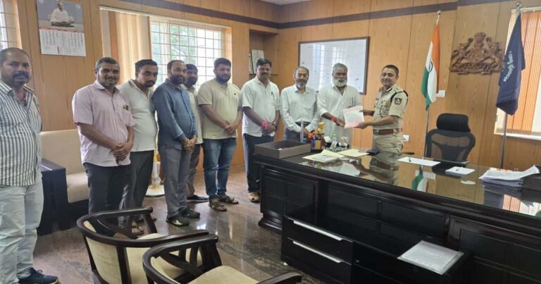 police commissioner invited for dussehra festival !