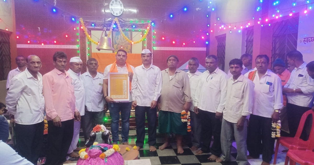 shri seemedev yuvak mandalakdun mandir aani smarakanchya sushobhikaranasathi aarthik madat