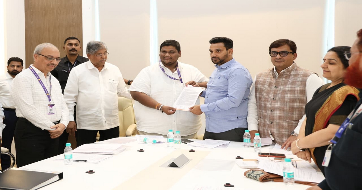 tadnya samiteechya baithakit yuva samiteechay shishthamandalakdun mahitee