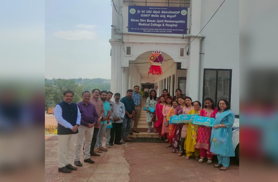 aadhar shikshan sanstemadhe dhanvantari poojan sohla sampann