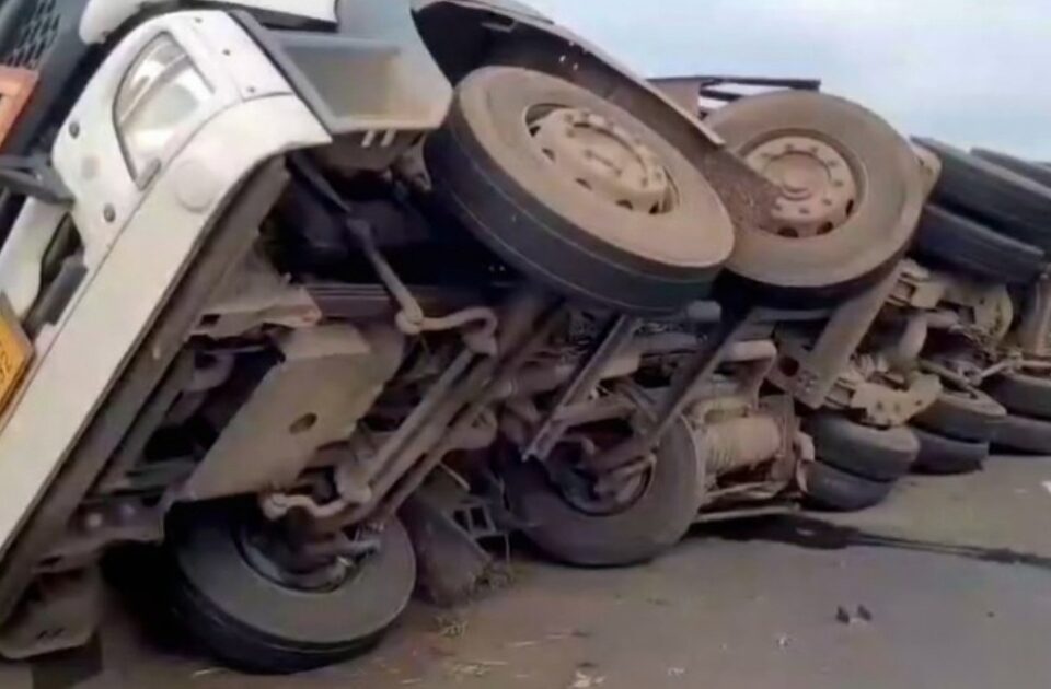 bagewadijaval rashtriya mahamargavar container palti