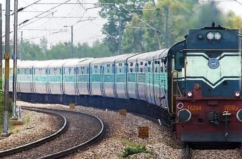 belgaon miraj expressla punah passengercha darja