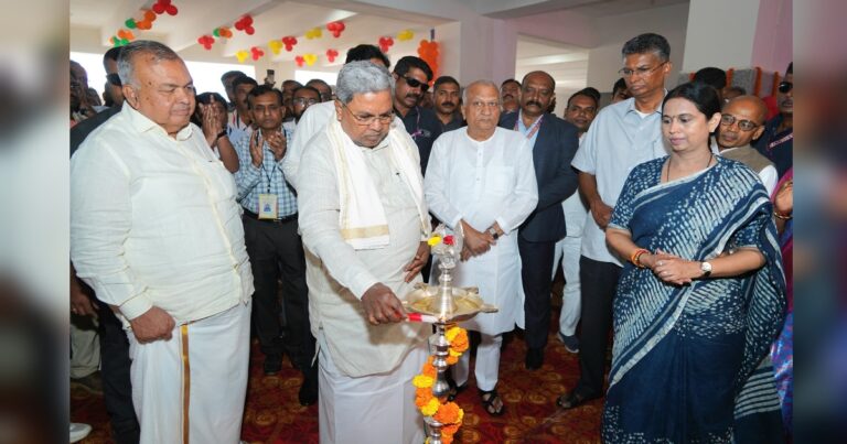 chief minister siddaramaiah inaugurated the smart bus stand in belgaum