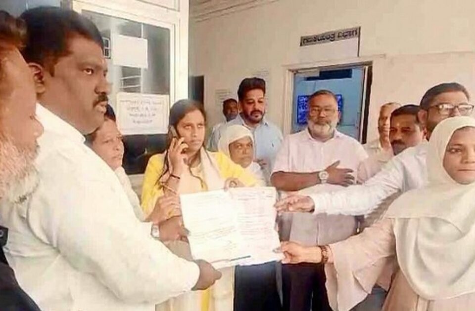 congress nagarsevakancha mahasul upayukta reshma talikote yanna pathinba