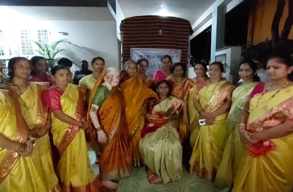 sasu-soon grouptarfey kavayitri smita patil yanchya satkar