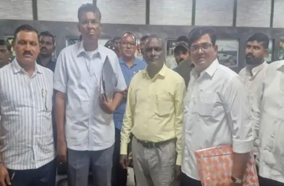 yellur grampanchayatitil 27 vikas kamavar niyambahya kharchacha aarop