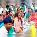 farmers protest strongly against bailhongal tehsildar