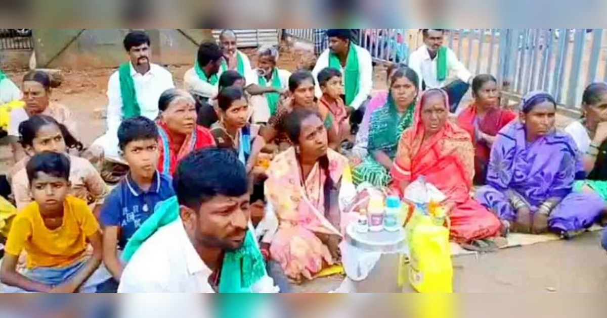 farmers protest strongly against bailhongal tehsildar