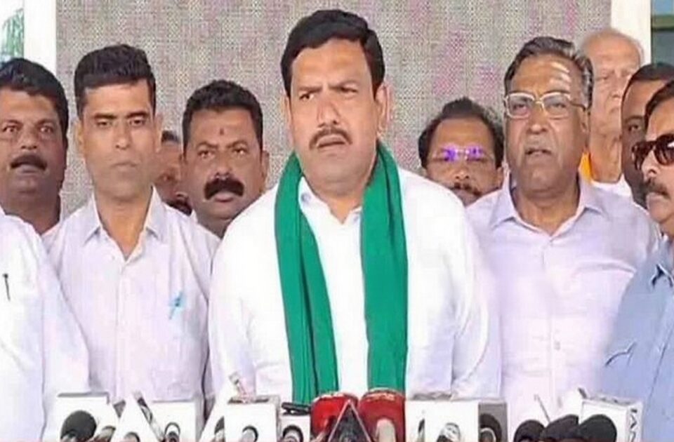 state government indifferent to farmers' issues ; b.y. vijayendra