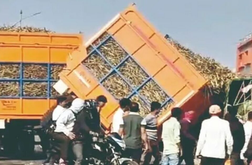 a trolley loaded with sugarcane hits a tempo on adamapur flyover