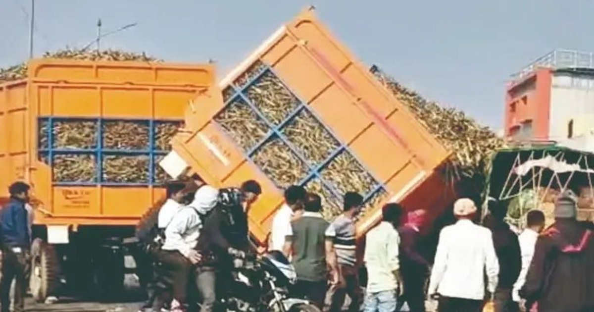 a trolley loaded with sugarcane hits a tempo on adamapur flyover