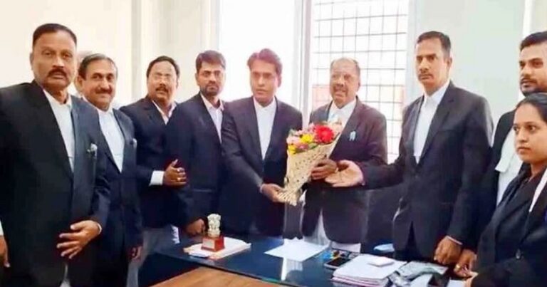 advocate s s kivdasannavar yanchyavaril avishwas tharav radd