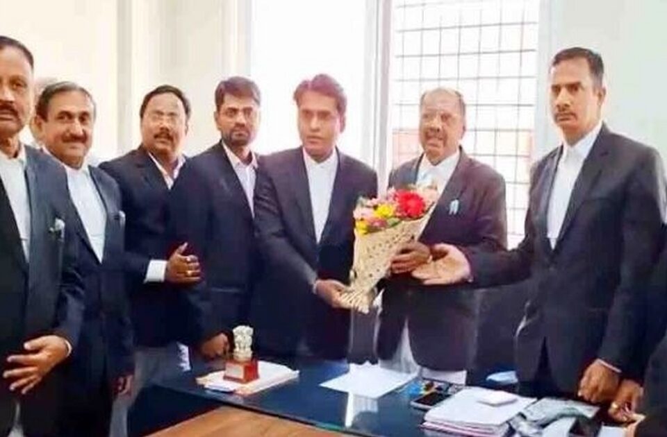 advocate s s kivdasannavar yanchyavaril avishwas tharav radd