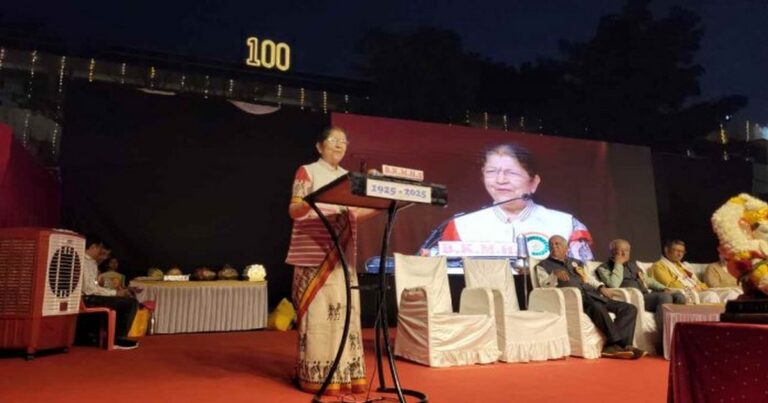 b. k. model highschoolche shaikshanik yogdan gauravaspad ; meena chandavarkar