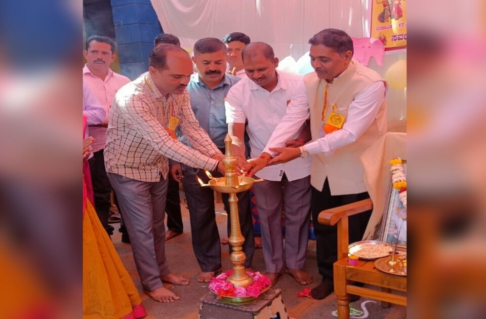 chalvenhatti prathamik marathi shalet kalika habba utsahat