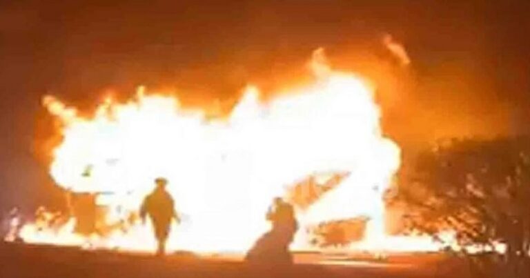 chitradurga mahamargawar apghatat khasjagi busla bhishan aag