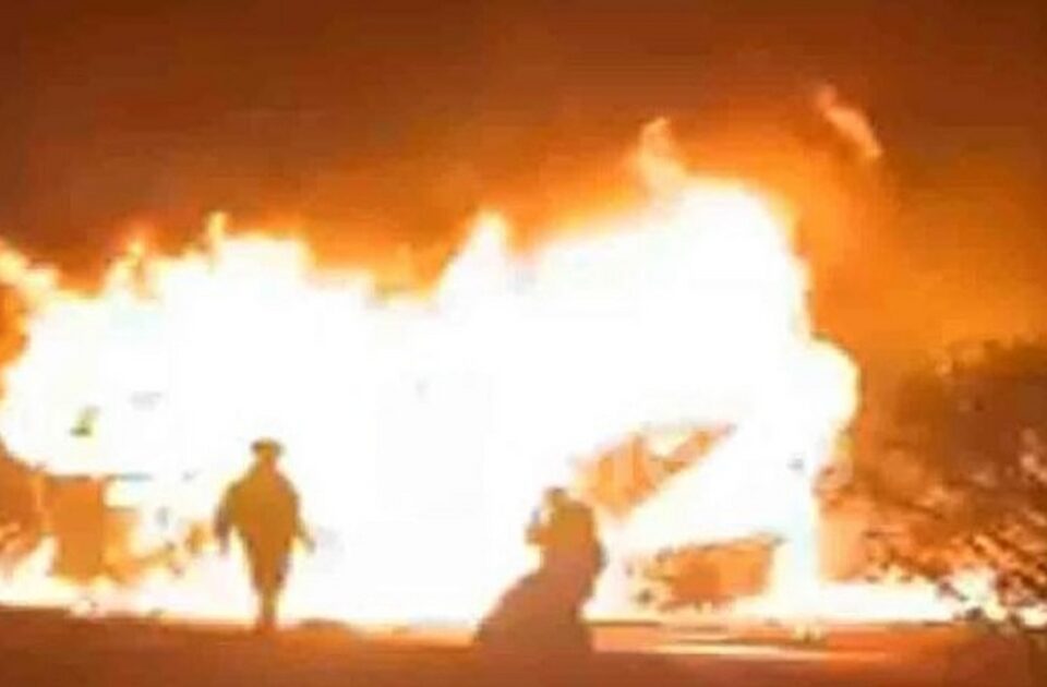 chitradurga mahamargawar apghatat khasjagi busla bhishan aag