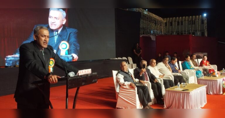 deshache ujjwal bhavitavya shikshkanchya hati