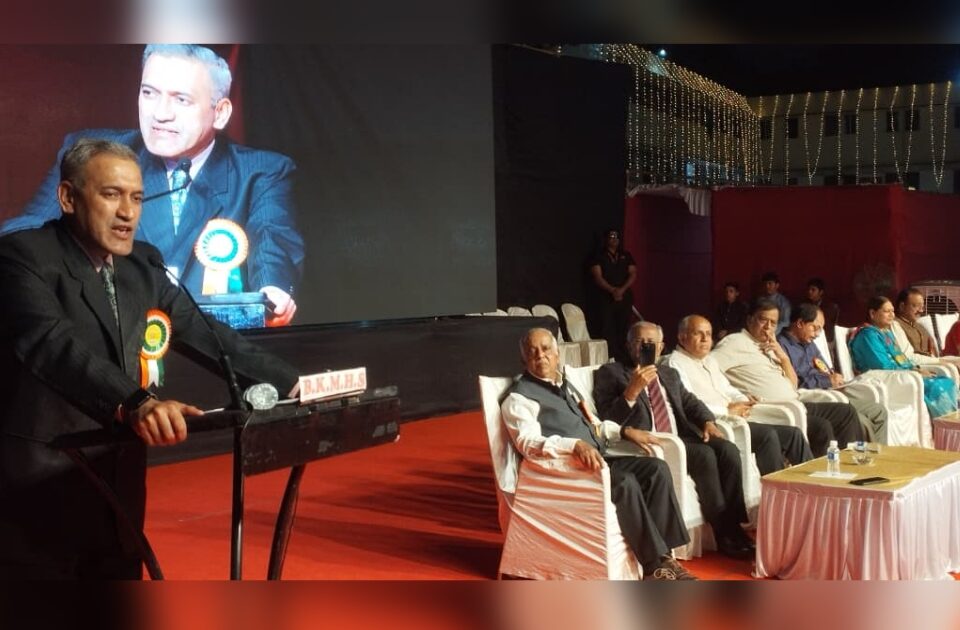 deshache ujjwal bhavitavya shikshkanchya hati