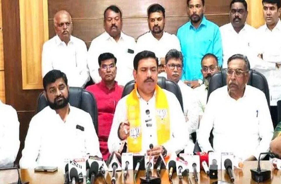 drugs mafia - bekaidesheer sthalantaritanvarun vijendra yanchi rajya sarkarvar teeka