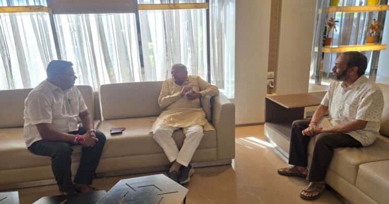 hodegeritil chhatrapati shahaji maharaj samadhi smarakasathi prayatnana gati