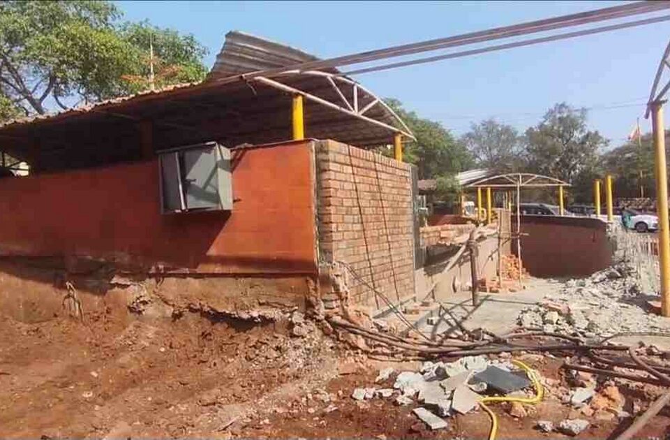 jilhadhikari karyalayasamoril bhuyari marg akher vaparat yeanar