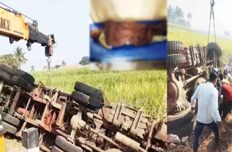 kudachi - jamkhandi margawar bhishan apghatat shaley vidhyarthacha jageech mrutyu