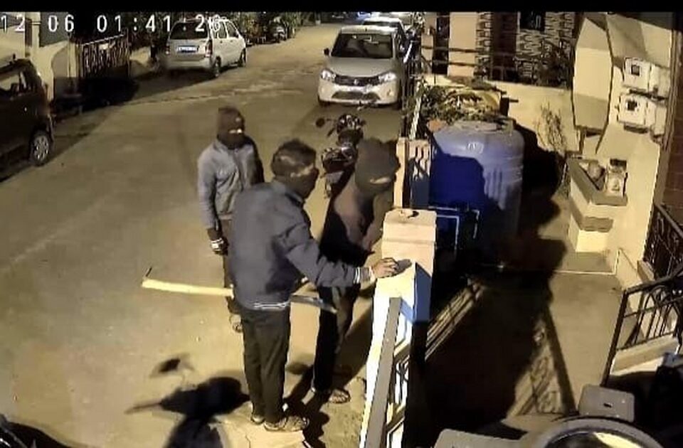 nipanit shastradhari chorotyakadun dhadsi gharphodicha prayatna