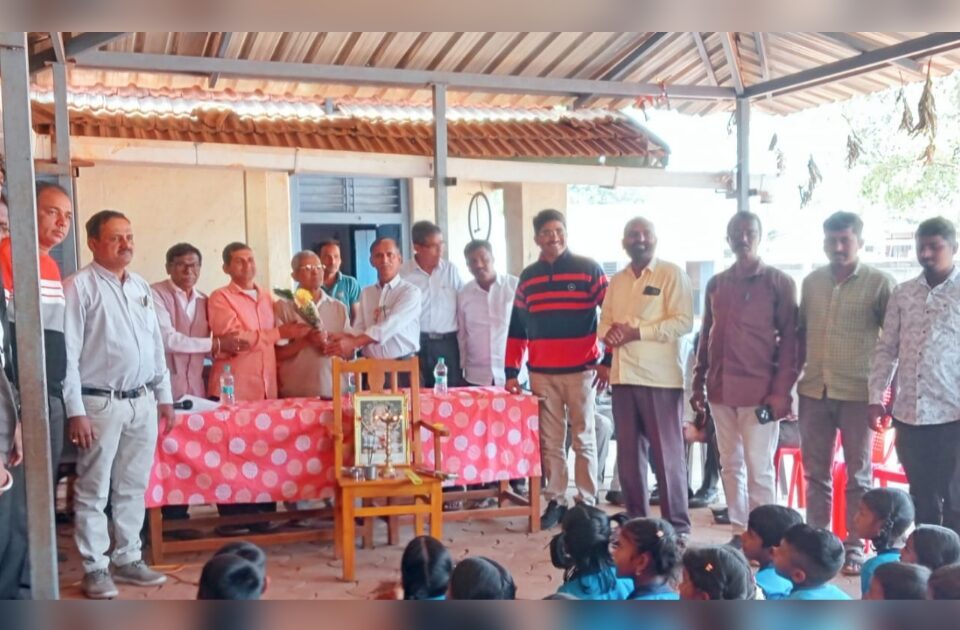 the bijgarni primary school received a cupboard as a gift from retired teacher s.r. more