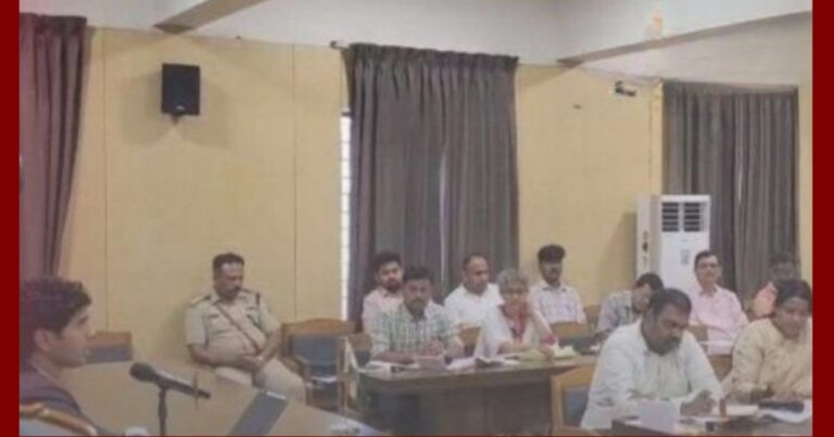 bhatkya kutryancha upadrav rokhanyasathi jilha-prashasanachi thos karwai