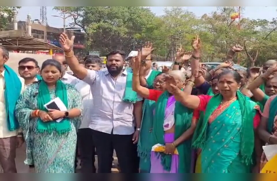 gramin bhagatil bekayda daru vikriwar tatadine bandi ghalanyachi magni