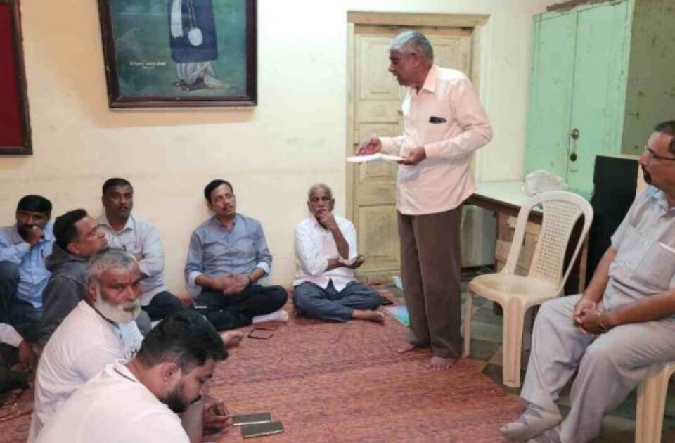 kannad sanghatancha mujorila pratyuttar denyasathi nishedh morcha kadhanyacha nirdhar