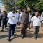 khasbag athavdi bajaratil kondi dur karnyasathi halchali